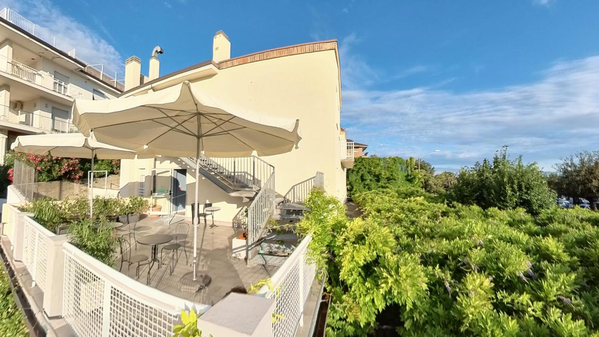 Hotel Tritone Τεργέστη Εξωτερικό φωτογραφία